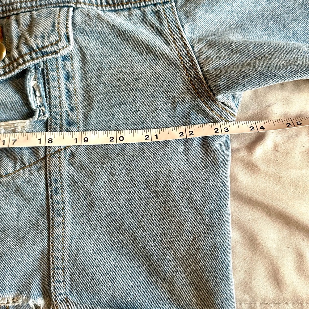 LE LIS Collection Cropped Jacket - Picture 6 of 8